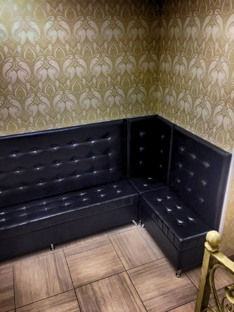 Угловой диван для посетителей Вейт