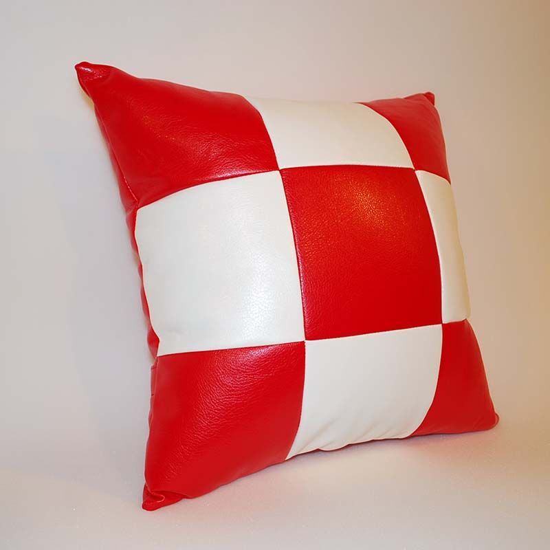 Декоративная подушка  красно-белая Ник 