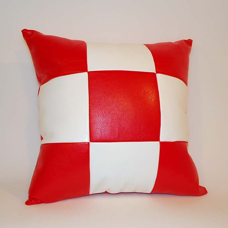 Декоративная подушка  красно-белая Ник 